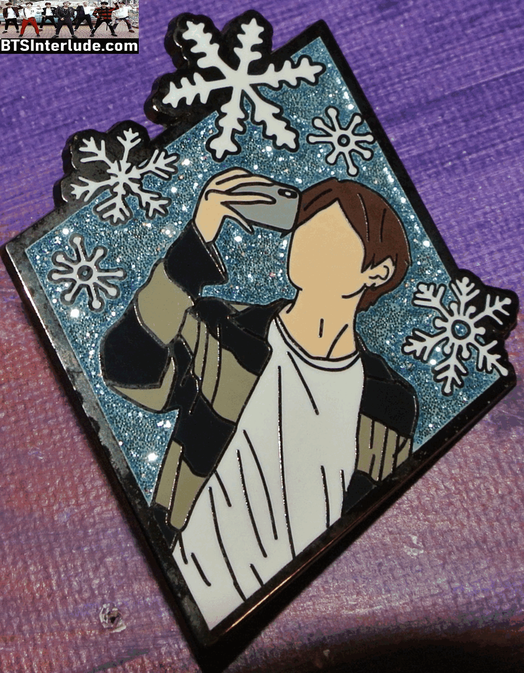 BTS PIN ENAMEL GUNMETAL V KIM TAEHYUNG 김태형 WINTER BEAR DIAMOND VERY NICE PINS BADGE BUTTON