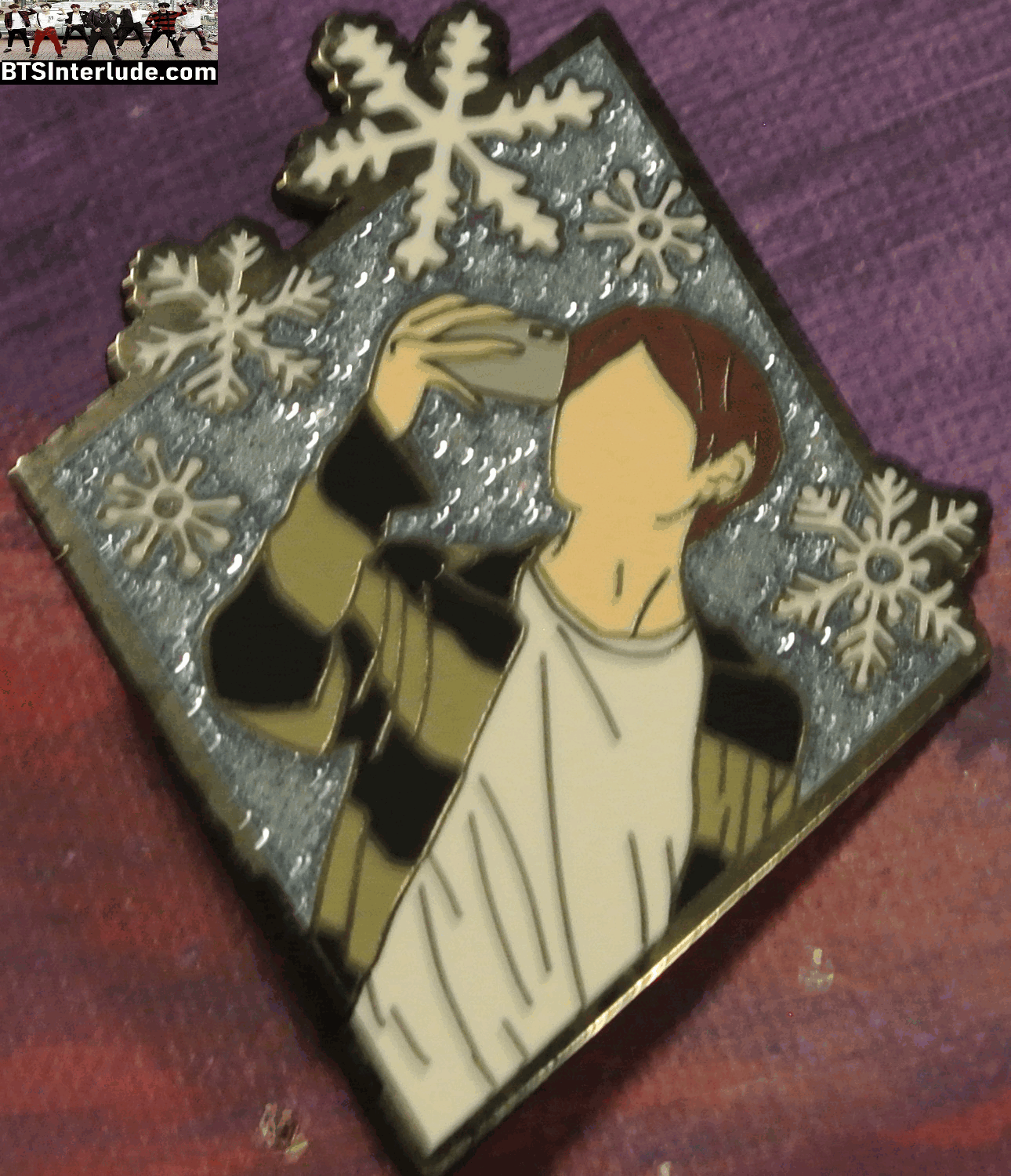 BTS PIN ENAMEL GUNMETAL V KIM TAEHYUNG 김태형 WINTER BEAR DIAMOND VERY NICE PINS BADGE BUTTON