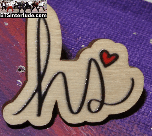 BTS PIN WOOD J-HOPE JUNG HOSEOK HOBI 정호석 INITIALS HS RED HEART BADGE BUTTON