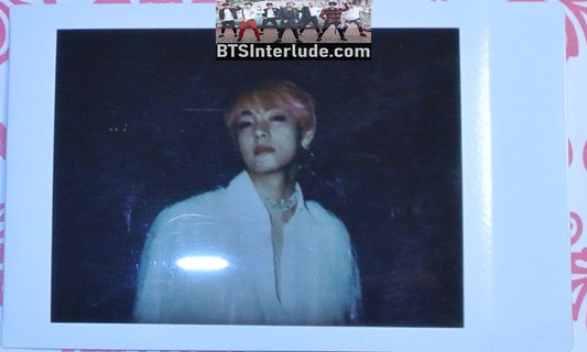 BTS POLAROID FANSITE V KIM TAEHYUNG 김태형 PINK HAIR WHITE SHIRT IN THE DARK