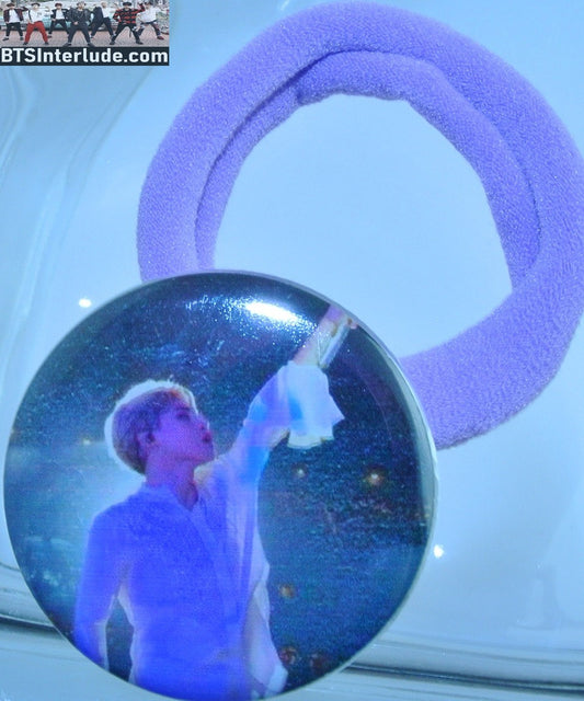 BTS PONYTAIL HOLDER BUTTON PARK JIMIN 박지민 WHITE OUTFIT BACKLIT SEAMLESS HAIR TIE