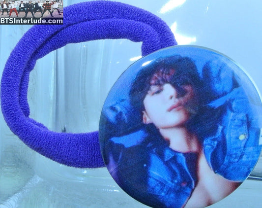 BTS PONYTAIL HOLDER BUTTON JEON JUNGKOOK 전정국 CALVIN KLEIN DENIM JACKET SHIRTLESS SEAMLESS HAIR TIE