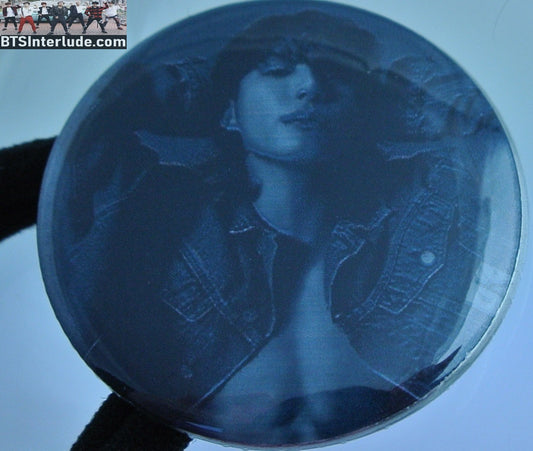 BTS PONYTAIL HOLDER BUTTON JEON JUNGKOOK 전정국 BLACK WHITE CALVIN KLEIN DENIM JACKET SHIRTLESS SEAMLESS HAIR TIE