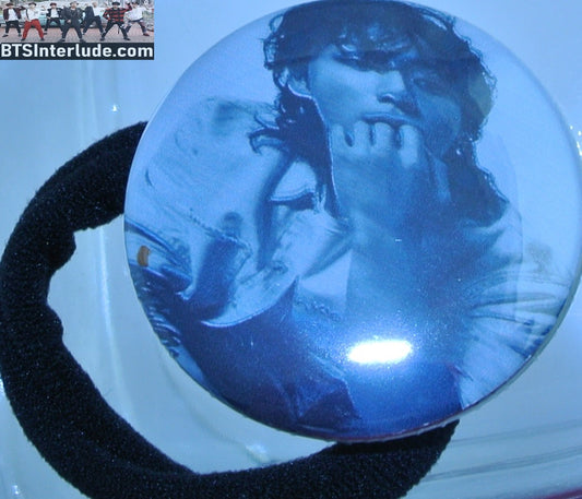 BTS PONYTAIL HOLDER BUTTON JEON JUNGKOOK 전정국 BLACK WHITE CALVIN KLEIN SHIRT PENSIVE SEAMLESS HAIR TIE