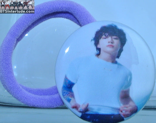 BTS PONYTAIL HOLDER BUTTON JEON JUNGKOOK 전정국 CALVIN KLEIN PULLING SHIRT UP SEAMLESS HAIR TIE