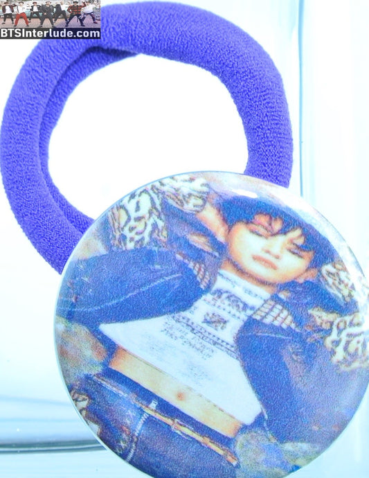 BTS PONYTAIL HOLDER BUTTON JEON JUNGKOOK 전정국 VOGUE SHOOT LYING ON FLOOR SEAMLESS HAIR TIE