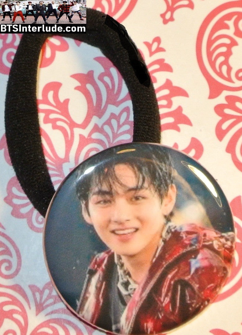 BTS PONYTAIL HOLDER BUTTON V KIM TAEHYUNG 김태형 ARIRANG RED JACKET SMILE SEAMLESS HAIR TIE