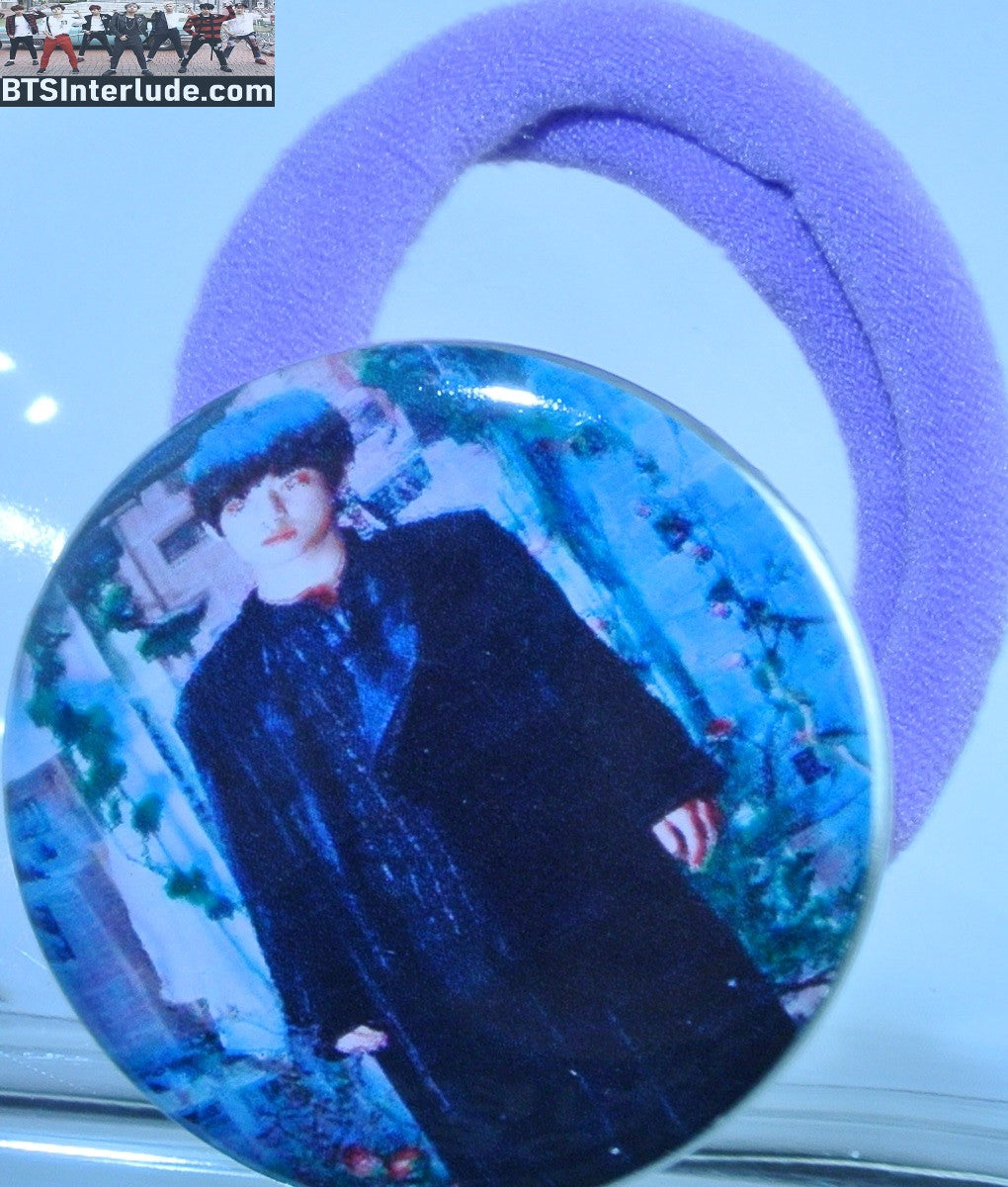 BTS PONYTAIL HOLDER BUTTON V KIM TAEHYUNG 김태형 SINGULARITY WATER MUSIC VIDEO SEAMLESS HAIR TIE