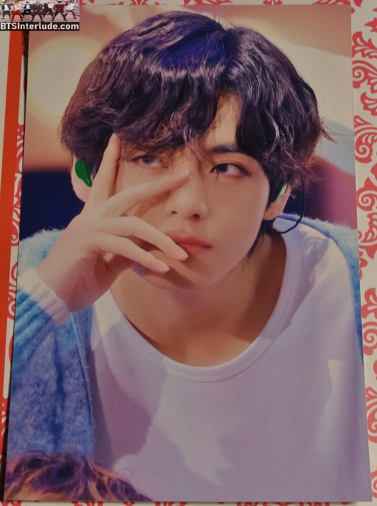 BTS POSTCARD FANSITE V KIM TAEHYUNG 김태형 BLUE SWEATER V OVER EYE 4" X 6"