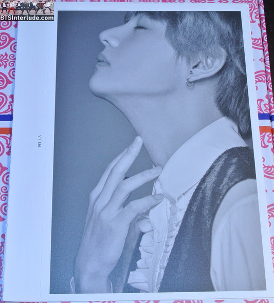 BTS POSTCARD OFFICIAL V KIM TAEHYUNG 김태형 BLACK WHITE WINGS TOUR FINAL #4 FINGERS ON THROAT PROFILE
