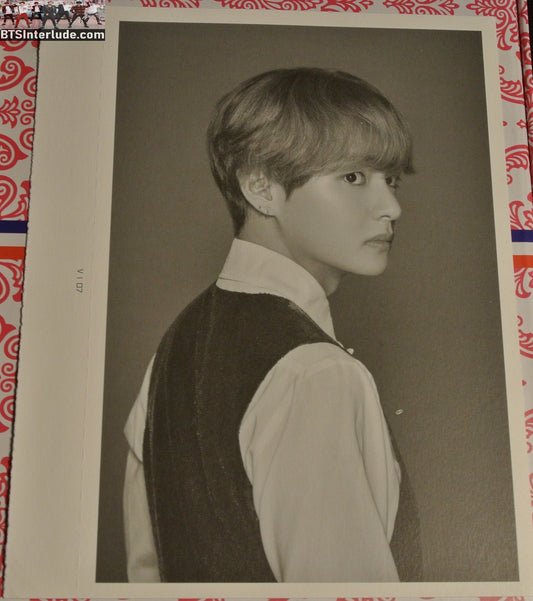 BTS POSTCARD OFFICIAL V KIM TAEHYUNG 김태형 BLACK WHITE WINGS TOUR FINAL #7 LOOKING OVER SHOULDER PROFILE