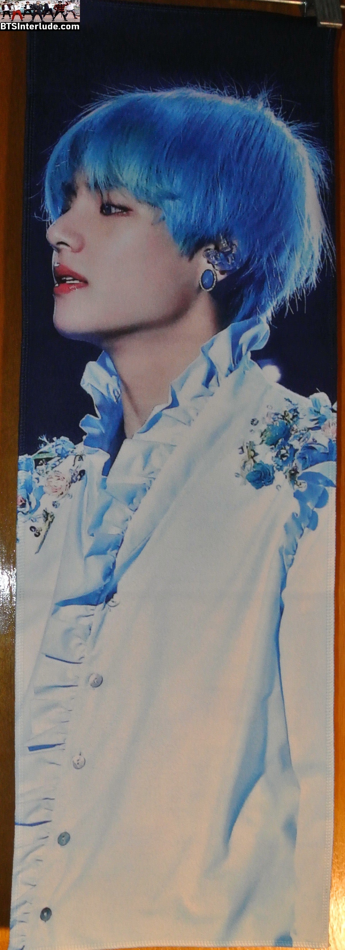 BTS SLOGAN FABRIC V KIM TAEHYUNG 김태형 BLUE HAIR TRUTH UNTOLD PROFILE WINTER STRAWVERRY FANSITE BANNER 2 SIDED LIMITED EDITION
