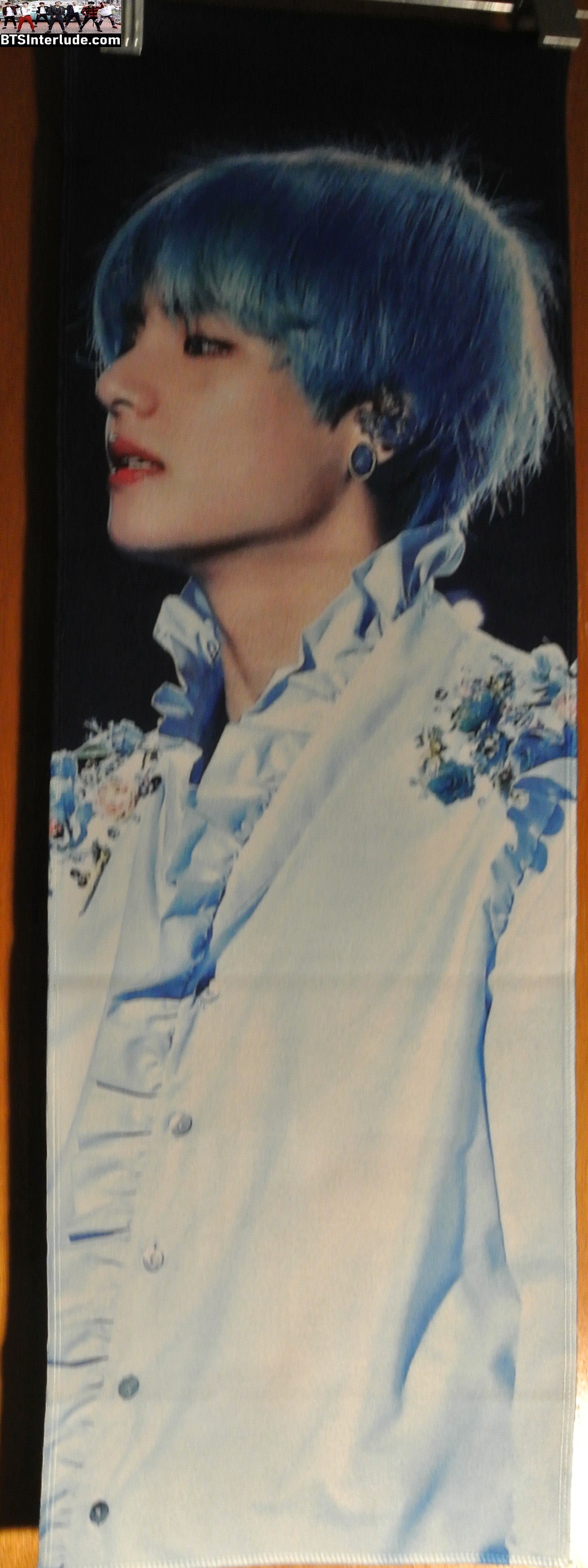 BTS SLOGAN FABRIC V KIM TAEHYUNG 김태형 BLUE HAIR TRUTH UNTOLD PROFILE WINTER STRAWVERRY FANSITE BANNER 2 SIDED LIMITED EDITION