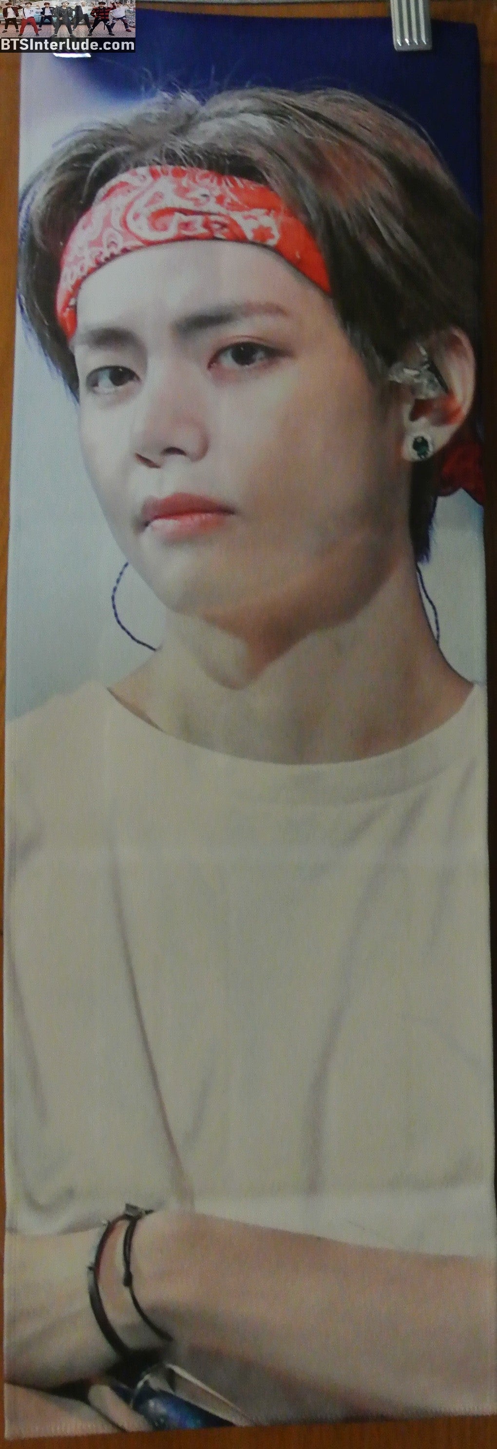 BTS SLOGAN FABRIC V KIM TAEHYUNG 김태형 RED BANDANA CRESCENDO FANSITE BANNER 2 SIDED LIMITED EDITION