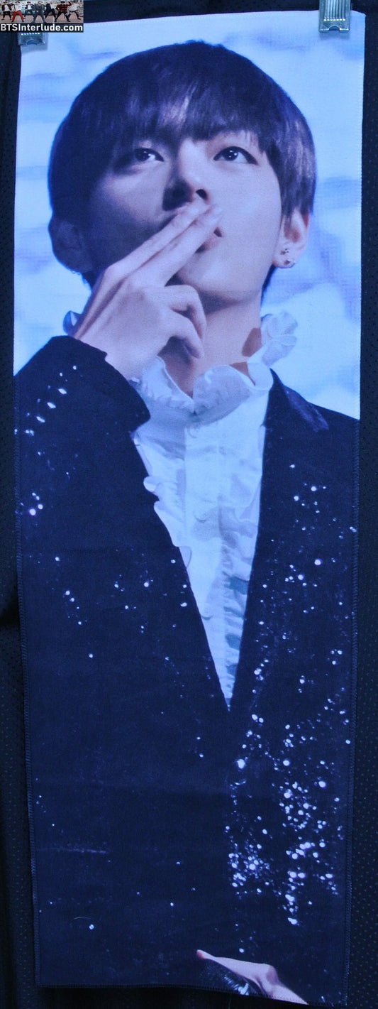 BTS SLOGAN FABRIC V KIM TAEHYUNG 김태형 BLACK SPARKLE SUIT THROWING KISSES BECAUSE OF V FANSITE BANNER 2 SIDED LIMITED EDITION