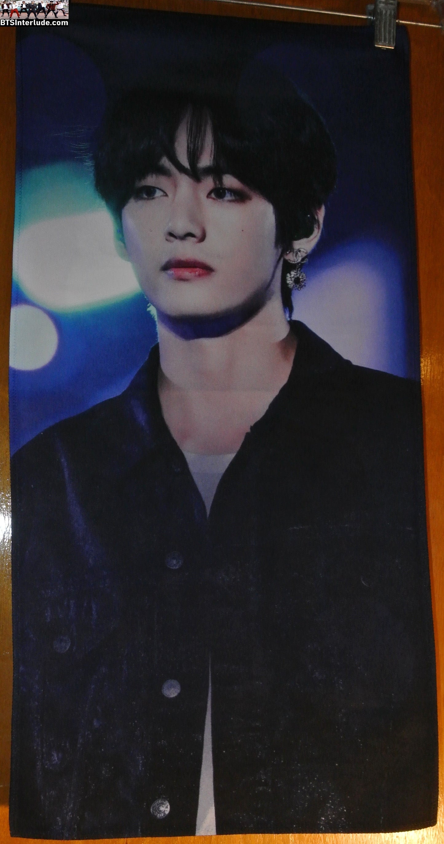 BTS SLOGAN FABRIC XL V KIM TAEHYUNG 김태형 BLACK JACKET SERIOUS V PINTOR FANSITE DOUBLE WIDE SLOGAN BANNER LIMITED EDITION