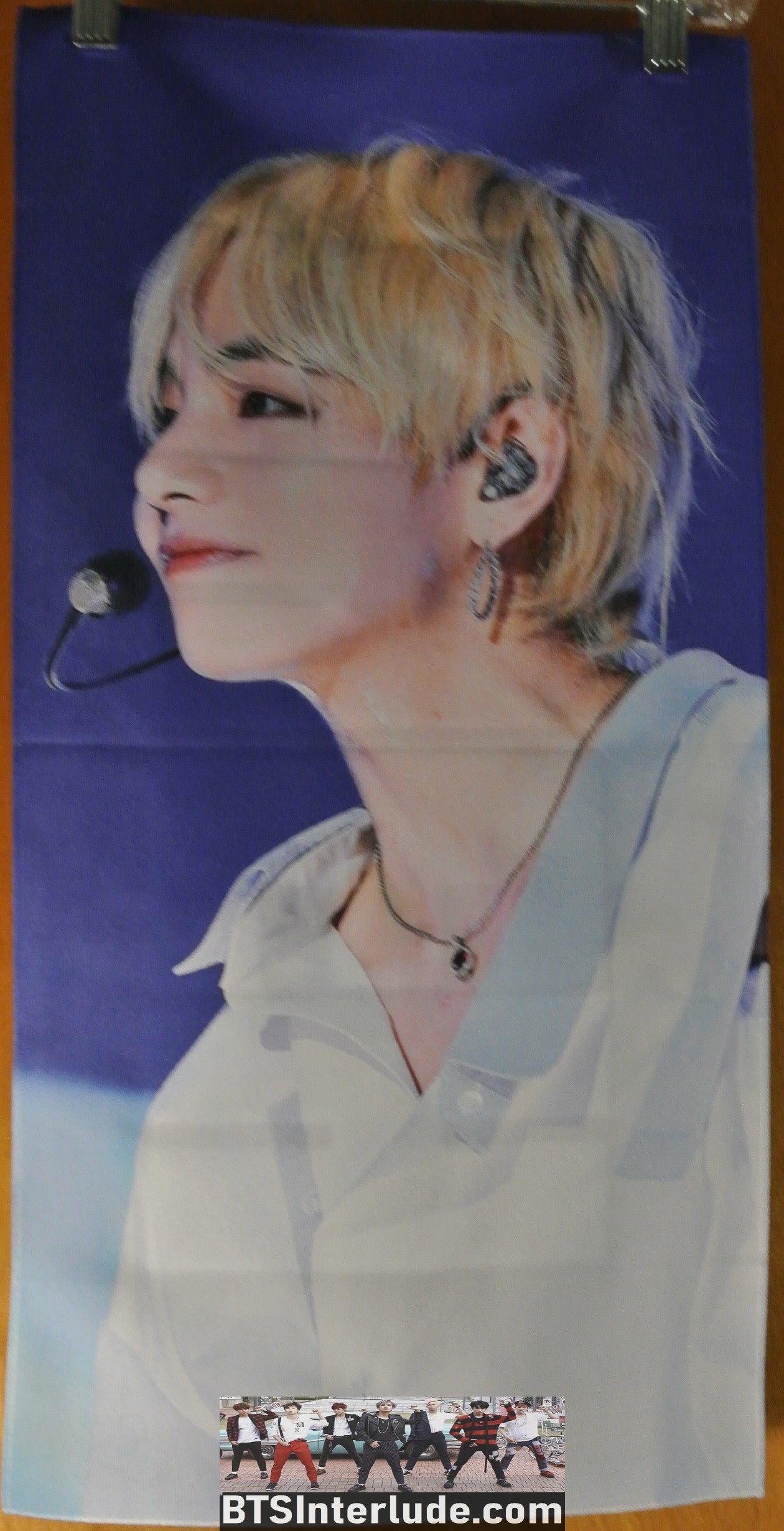 BTS SLOGAN FABRIC XL V KIM TAEHYUNG 김태형 BLOND HAIR WHITE SHIRT PROFILE FANSITE BANNER 2 SIDED LIMITED EDITION