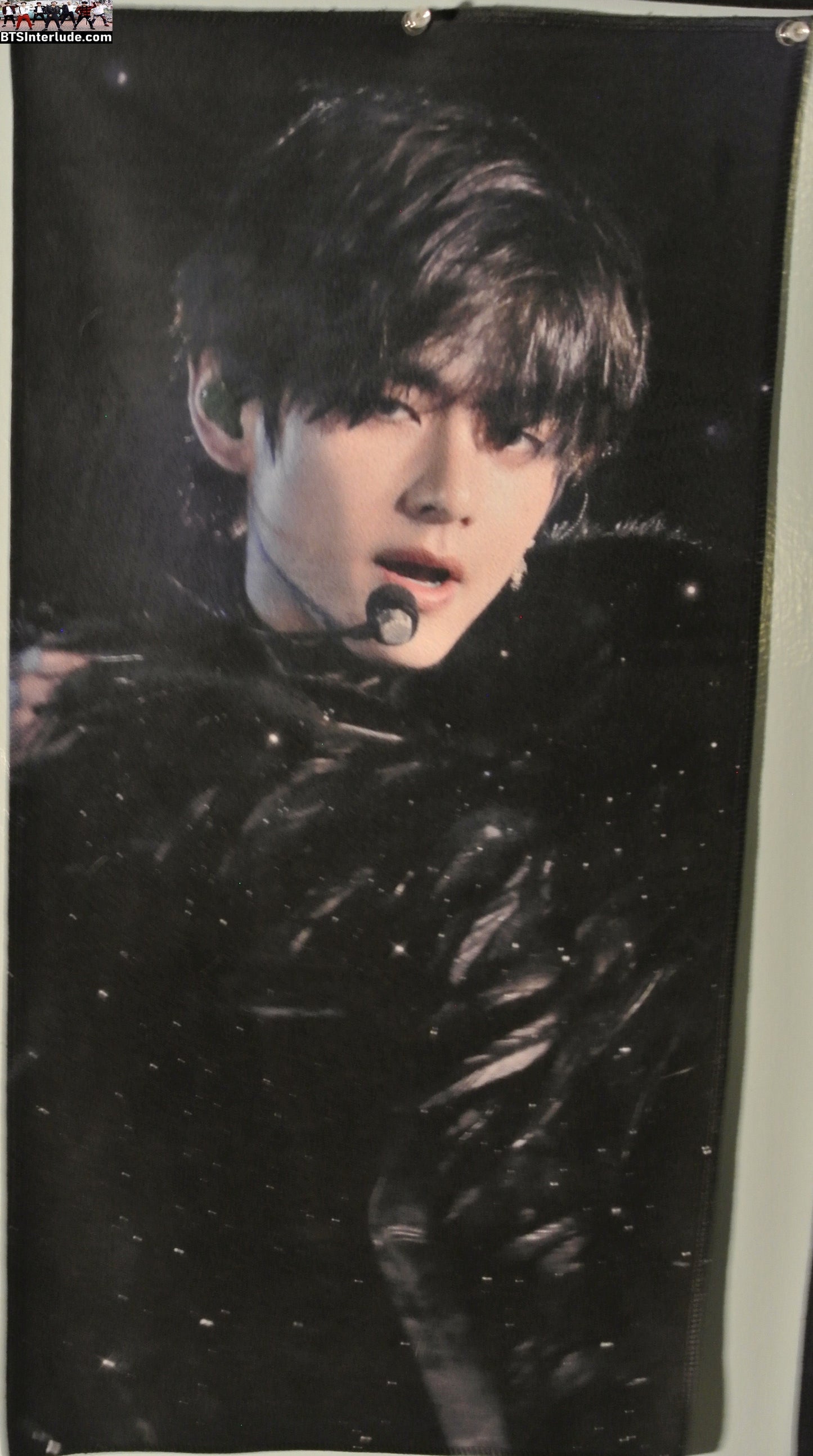 BTS SLOGAN FABRIC XL V KIM TAEHYUNG 김태형 SINGULARITY BLACK FEATHER CAPE NUNA V FANSITE DOUBLE WIDE SLOGAN BANNER LIMITED EDITION