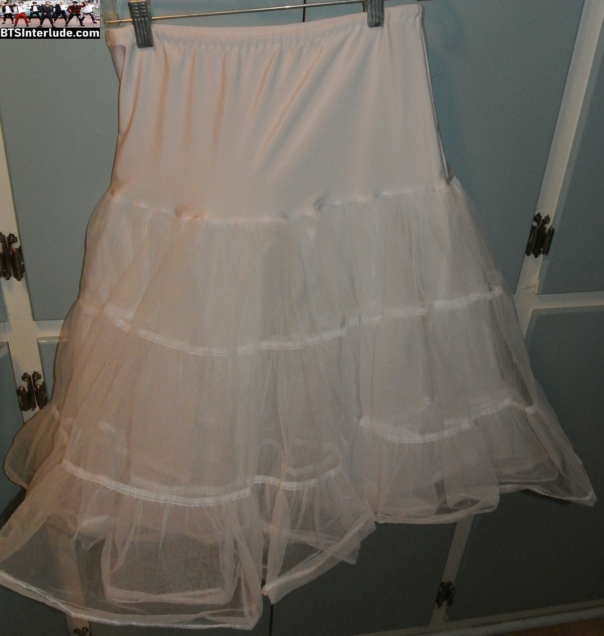 BTS TUTU SKIRT WHITE 3 LAYER ONE SIZE SMALL MEDIUM LARGE XL 2XL ARIRANG CONCERTS WORN ONCE JUNGKOOK V JIMIN RM J-HOPE SUGA JIN