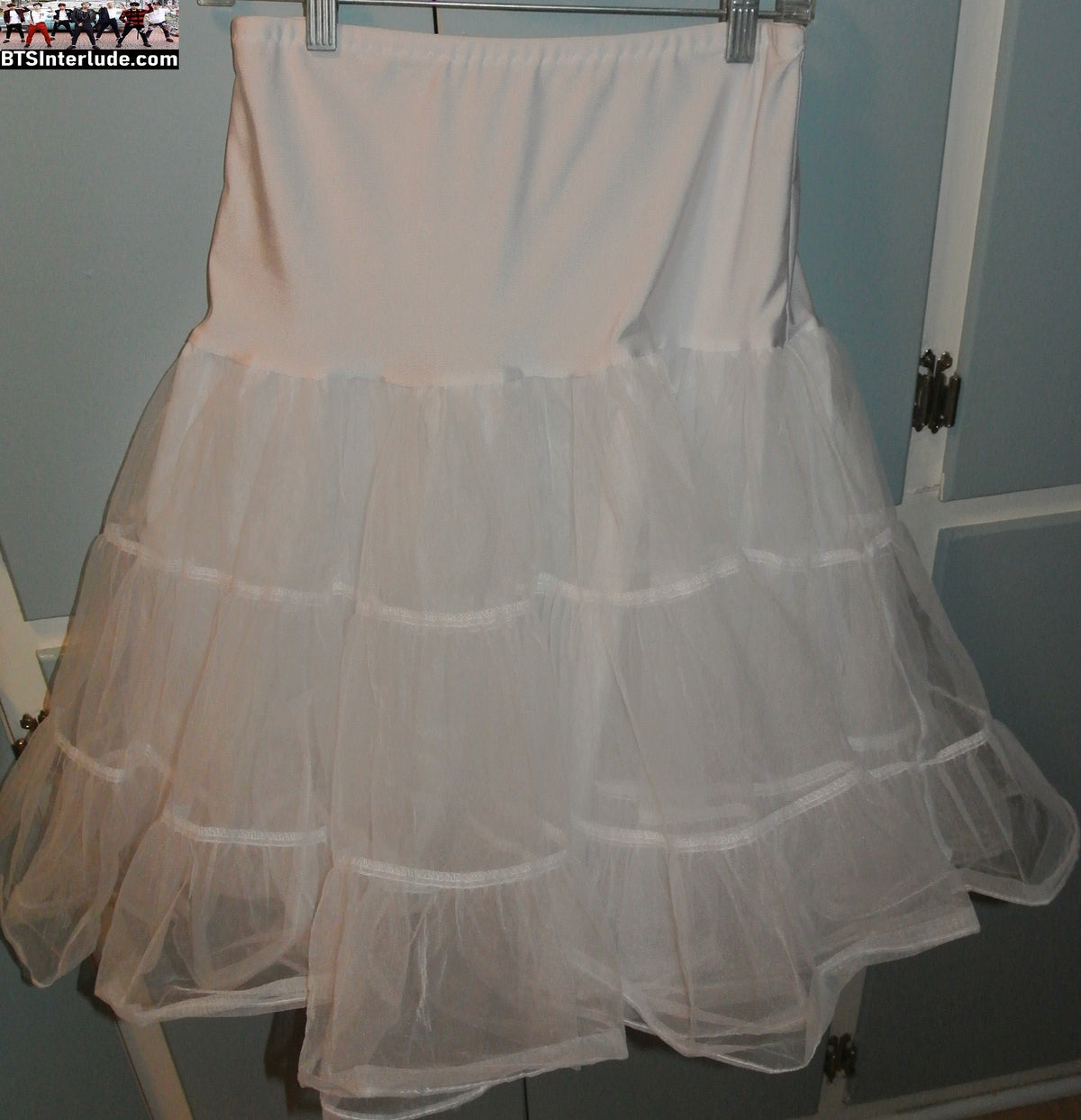 BTS TUTU SKIRT WHITE 3 LAYER ONE SIZE SMALL MEDIUM LARGE XL 2XL ARIRANG CONCERTS WORN ONCE JUNGKOOK V JIMIN RM J-HOPE SUGA JIN
