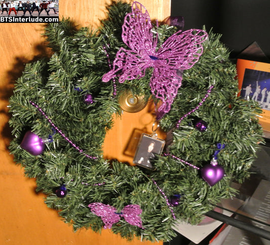 BTS CHRISTMAS OR ALL YEAR ROUND WREATH J-HOPE JUNG HOSEOK 정호석 ARIRANG BLACK SMILE ARMS UP LIMITED EDITION