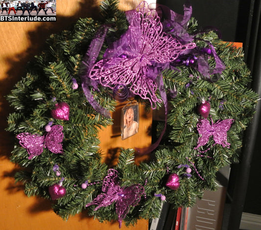 BTS CHRISTMAS OR ALL YEAR ROUND WREATH 20" PARK JIMIN 박지민 ARIRANG TAN SHIRT BLOND PRINCE LIMITED EDITION