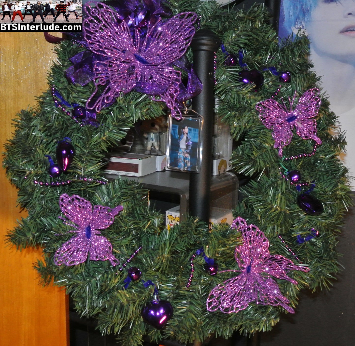 BTS CHRISTMAS OR ALL YEAR ROUND WREATH 20" JEON JUNGKOOK 전정국 ARIRANG POINTING ARM UP LIMITED EDITION