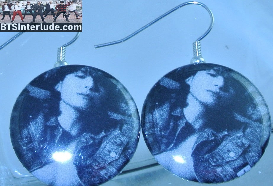 BTS EARRINGS BUTTON JEON JUNGKOOK 전정국 2 IN 1 CALVIN KLEIN SHIRTLESS DENIM JACKET BOTH ARMS UP BLACK WHITE PIERCED OR CLIP DANGLE DROP