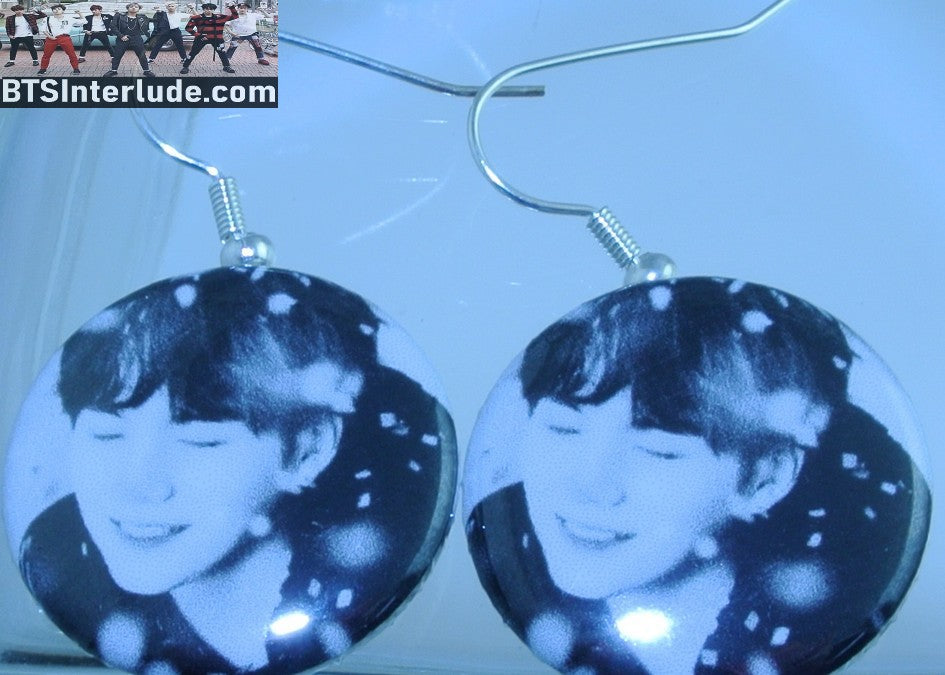 BTS EARRINGS BUTTON SUGA MIN YOONGI 민윤기 2 IN 1 CONFETTI BLACK WHITE PIERCED OR CLIPS DANGLE DROP