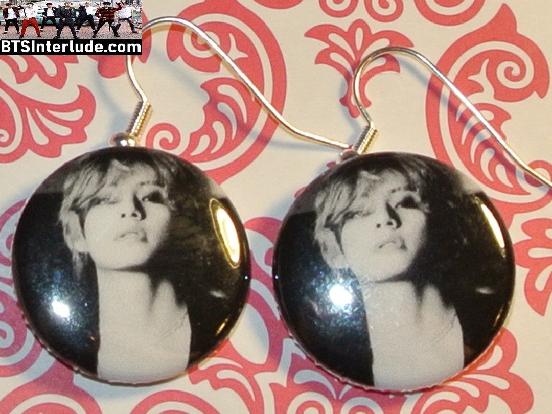 BTS EARRINGS BUTTON V KIM TAEHYUNG 김태형 2 IN 1 BLUE MUSIC VIDEO BLACK WHITE PIERCED OR CLIPS DANGLE DROP