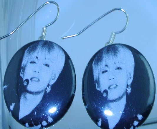 BTS EARRINGS BUTTON V KIM TAEHYUNG 김태형 2 IN 1 SINGULARITY PINK HAIR BLACK WHITE PIERCED OR CLIPS DANGLE DROP