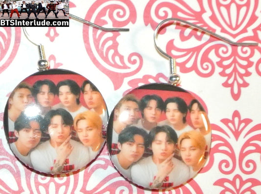 BTS EARRINGS BUTTON GROUP BANGTAN 방탄소년단 2 IN 1 ARIRANG WHITE T SHIRTS JUNGKOOK V JIMIN RM J-HOPE SUGA JIN PIERCED OR CLIPS DANGLE DROP LIMITED EDITION
