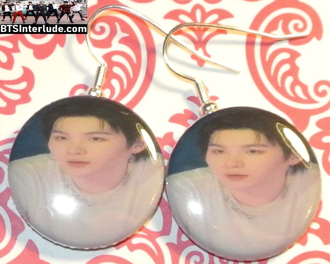 BTS EARRINGS BUTTON SUGA MIN YOONGI 민윤기 2 IN 1 ARIRANG WHITE T SHIRT PIERCED OR CLIPS DANGLE DROP