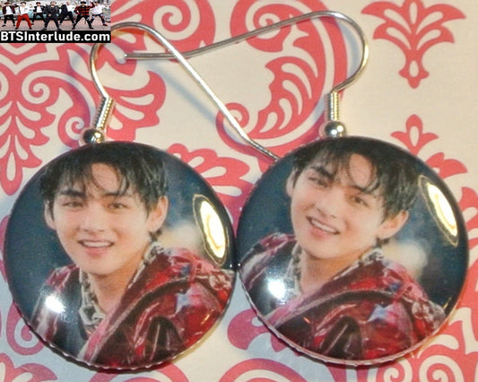 BTS EARRINGS BUTTON V KIM TAEHYUNG 김태형 2 IN 1 ARIRANG RED JACKET SMILE PIERCED OR CLIPS DANGLE DROP