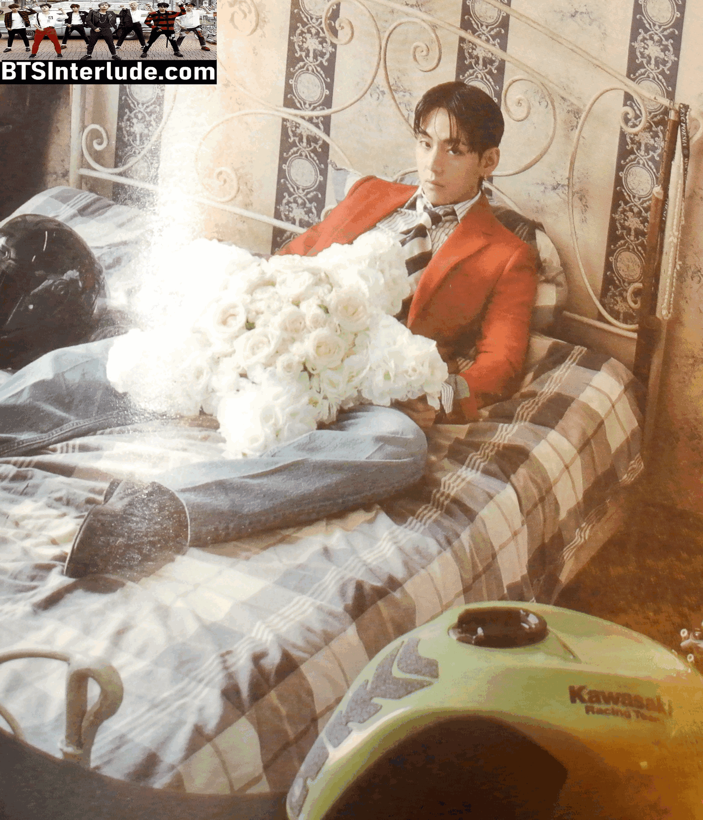 BTS MAGAZINE OFFICIAL V KIM TAEHYUNG 김태형 W KOREA VOL 9 SILVER MASK CELINE SHIRT SEPTEMBER 2025 OFFICIAL MERCHANDISE